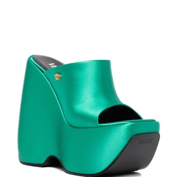Versace
platform wedge heels - Picture 2 of 3